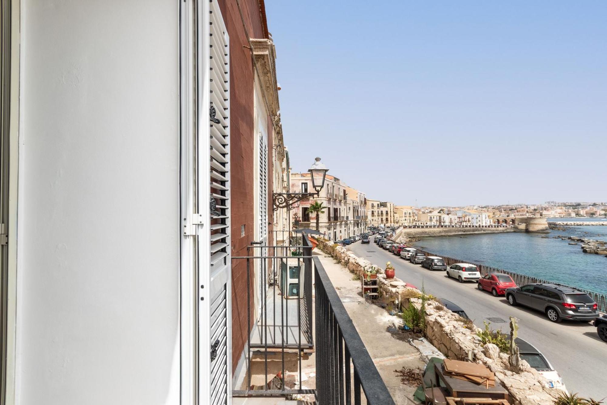 Fronte Mare Apartments & City Views Syrakusa Exteriör bild